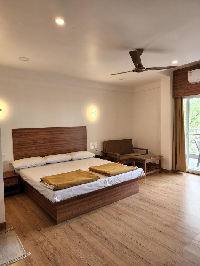 מלון Regal Panhala Residency מראה חיצוני תמונה