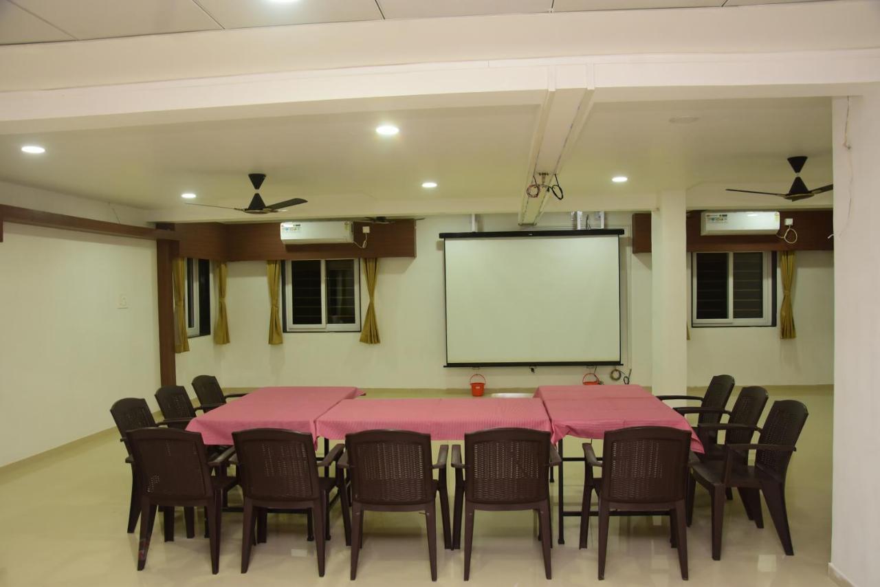 מלון Regal Panhala Residency מראה חיצוני תמונה