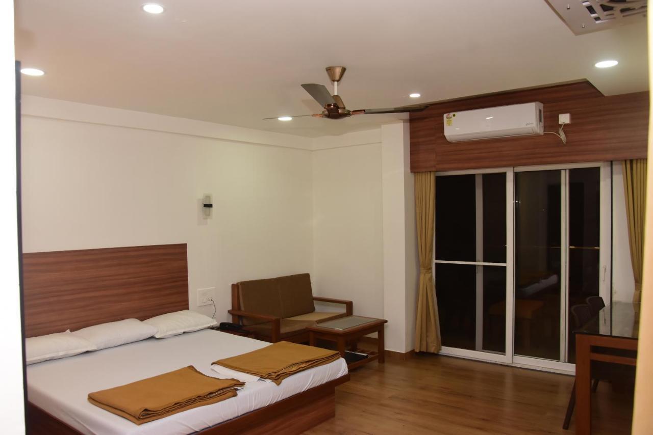 מלון Regal Panhala Residency מראה חיצוני תמונה